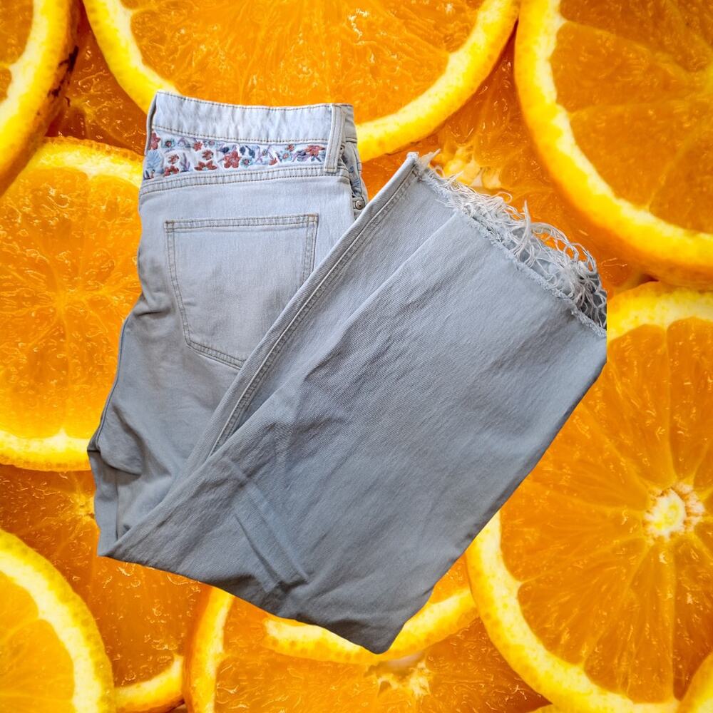 Lauren Conrad Crop Jeans with‎ Floral Design Size 14
